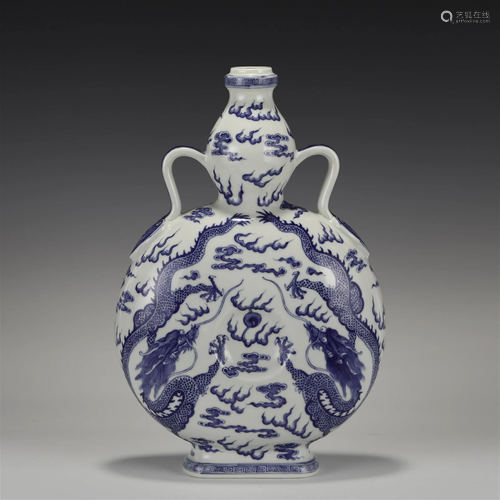 QING QIANLONG BLUE & WHITE RUYI EAR MOON VASE