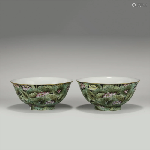 A PAIR OF YONGZHENG FAMILLE ROSE BOWLS