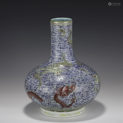 QING QIANLONG FAMILLE ROSE DRAGON VASE