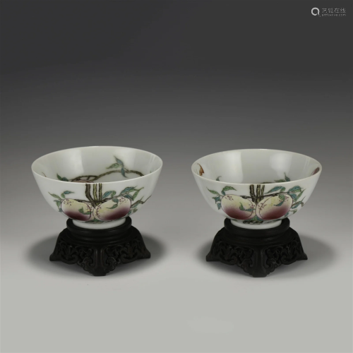 PAIR OF YONGZHENG FAMILLE ROSE BOWLS ON STAND