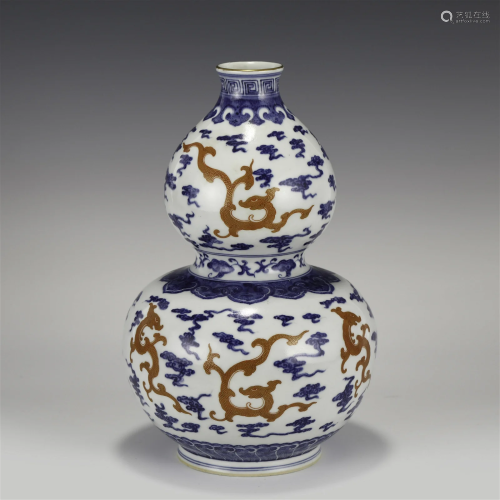 QING QIANLONG BLUE & WHITE ALUM RED GOURD BOTTLE