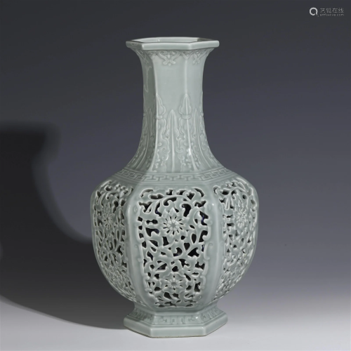 QING QIANLONG DOUQING GLAZED PIERCED VASE