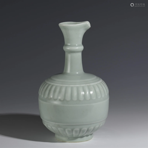 QING YONGZHENG DUCKBILL BOTTLE