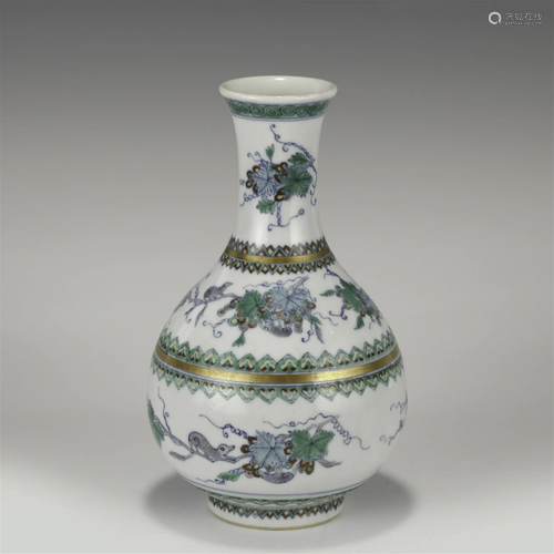 QING QIANLONG DOU CAI SPRING VASE