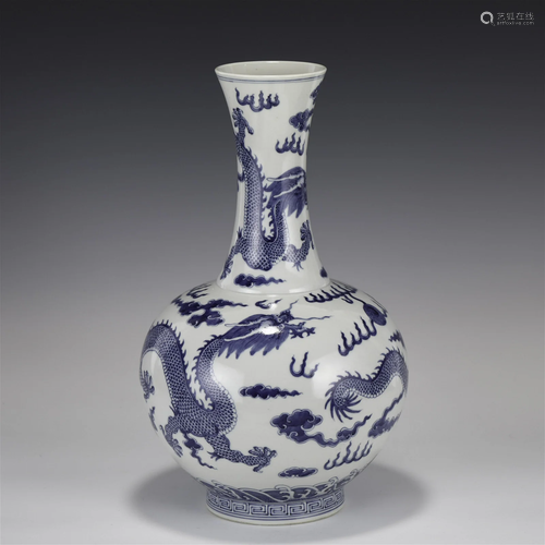 QING TONGZHI BLUE & WHITE DRAGON REWARD VASE