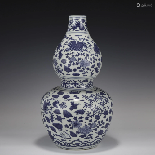 MING BLUE & WHITE GOURD BOTTLE