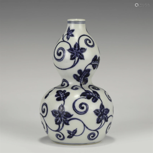 MING BLUE & WHITE GOURD BOTTLE