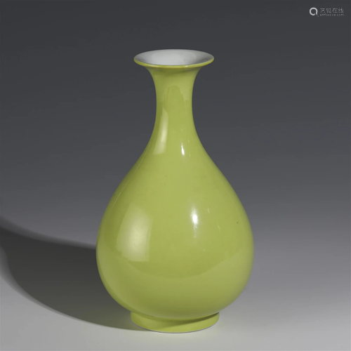 QING DAOGUANG YELLOW GLAZED SPRING VASE