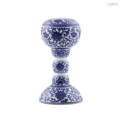 QIANLONG BLUE & WHITE HAT STAND