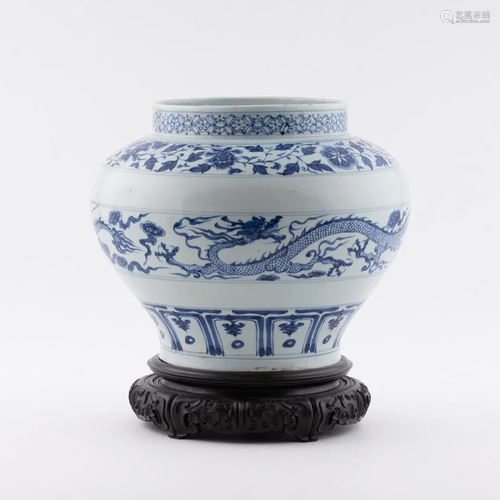 YUAN BLUE AND WHITE DRAGON PORCELAIN JAR