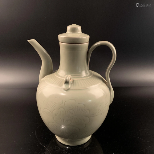 Chinese Longquan Yao Flagon