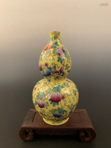 Chinese Famille Rose Double Gourd Bottle