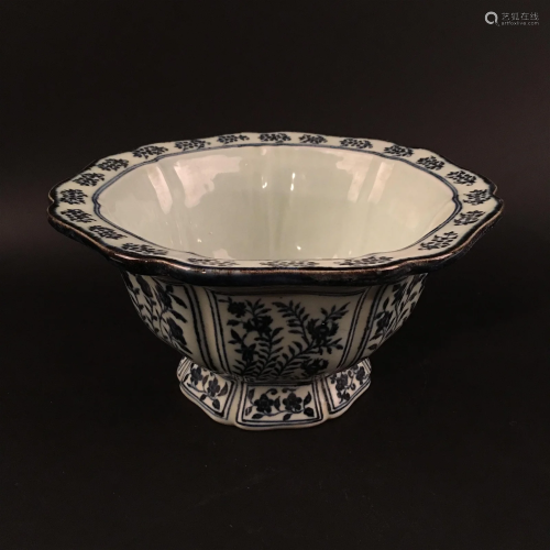 Chinese Blue-White 'Floral' Bowl