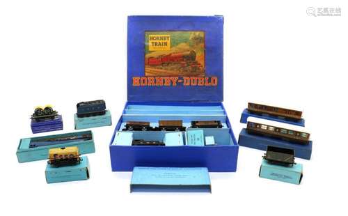 A collection of Horby Dublo OO Gauge items,