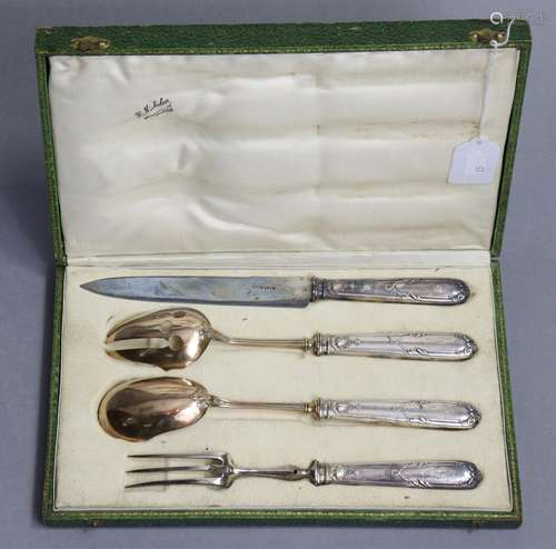 A set of late 19th/early 20th century French servers compris...