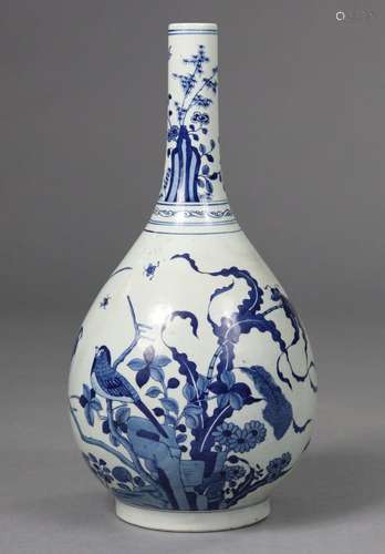 AN EARLY 18th century CHINESE BLUE & WHITE PORCELAIN BOT...