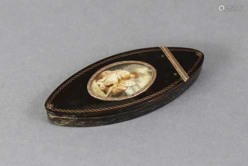 A Georgian tortoiseshell lozenge-shaped patch box with gilt-...