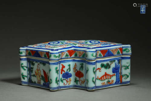 Blue and white colorful cover box of Ming Dynasty