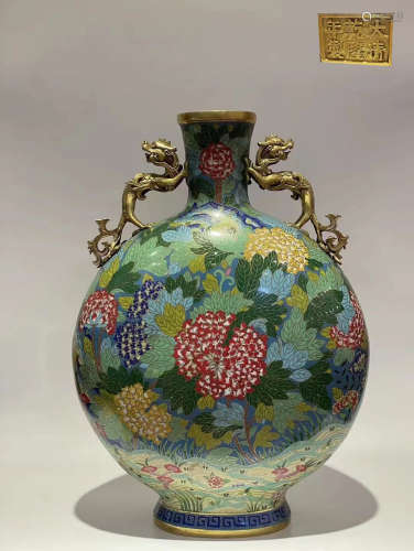 Cloisonne moon holding bottle in Qing Dynasty