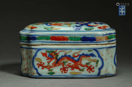Blue and white colorful cover box of Ming Dynasty