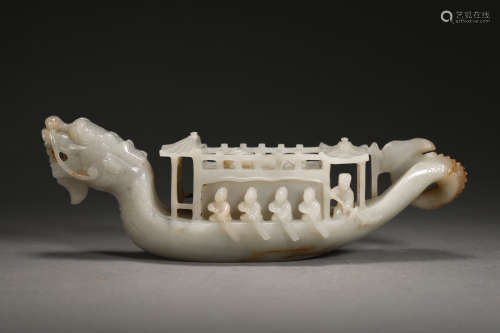 White jade ornaments of dragon boats in the Qing Dynasty