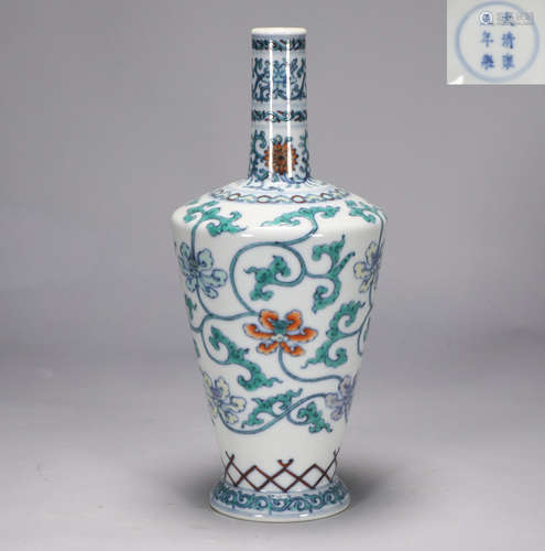 Yongzheng doucai flower bottle in Qing Dynasty