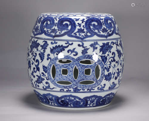 Qing dynasty Yongzheng blue and white drum stool with tangle...