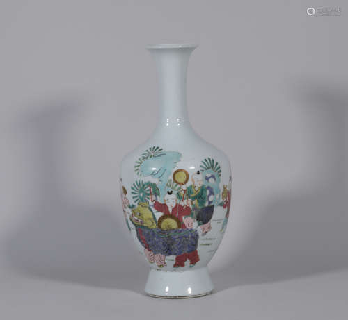 Qing Dynasty Qianlong pastel figure bottle