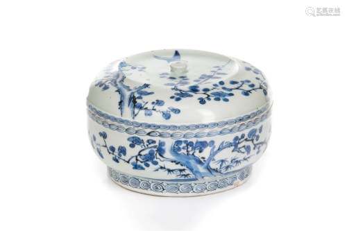 CHINESE EXPORT BLUE & WHITE PORCELAIN COVERED BOWL