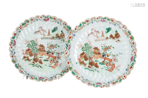 PAIR OF CHINESE FAMILLE VERTE PORCELAIN CHARGERS