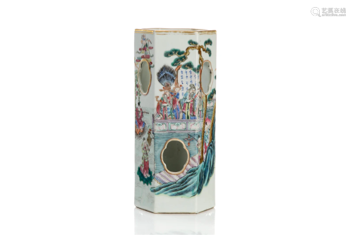 CHINESE FAMILLE ROSE IMMORTAL PORCELAIN HATSTAND