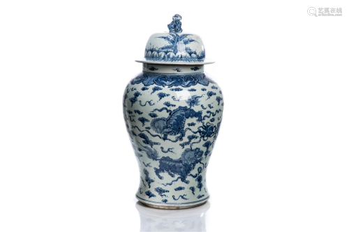 BLUE AND WHITE CHINESE PORCELAIN TEMPLE JAR