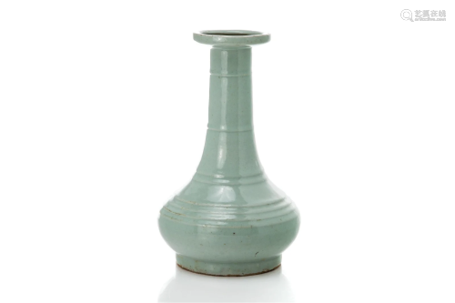 CHINESE LONGQUAN POTTERY BAMBOO-NECK VASE