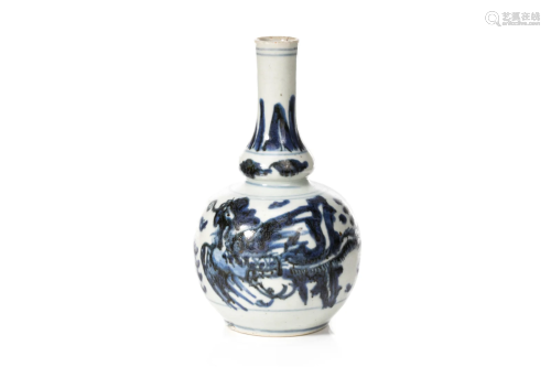 CHINESE BLUE AND WHITE DOUBLE GOURD VASE