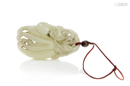 CHINESE CARVED JADE BUDDHA CITRON PENDANT