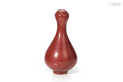 CHINESE MONOCHROME RED PORCELAIN GARLIC MOUTH VASE