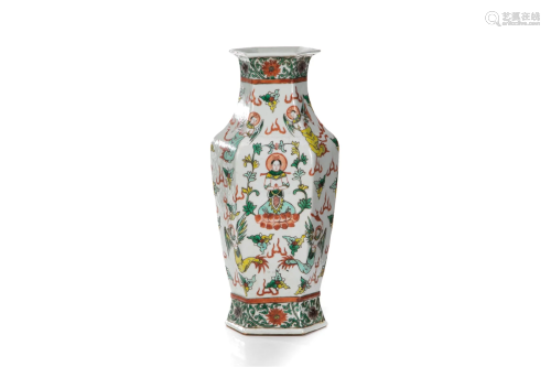 CHINESE BENCHERONG STYLE PORCELAIN VASE