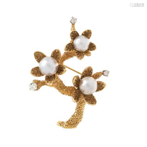 LA TRIOMPHE, YELLOW GOLD, CULTURED PEARL AND DIAMOND BROOCH