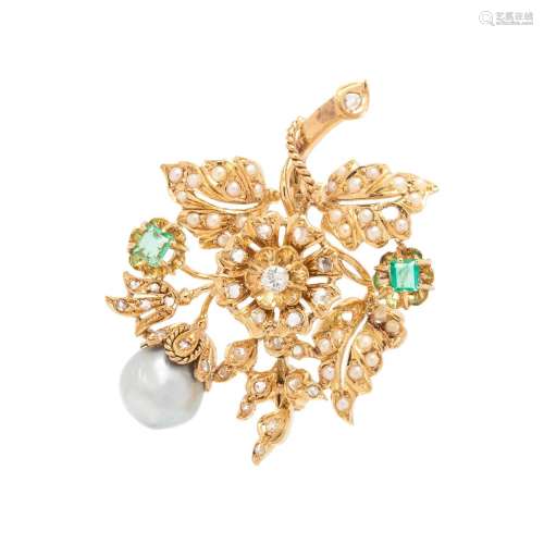 YELLOW GOLD, DIAMOND, EMERALD AND PEARL FLOWER BROOCH