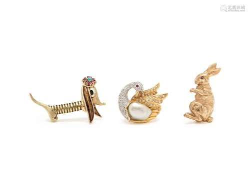 COLLECTION OF YELLOW GOLD ANIMAL BROOCHES