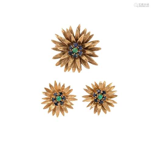 YELLOW GOLD, EMERALD AND SAPPHIRE FLOWER MOTIF SET