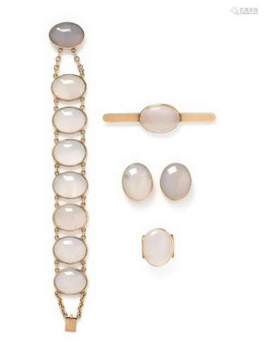 YELLOW GOLD AND CHALCEDONY SET