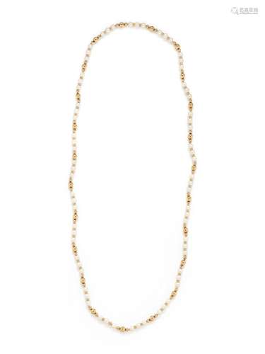 YELLOW GOLD AND CULTURED PEARL NECKLACE