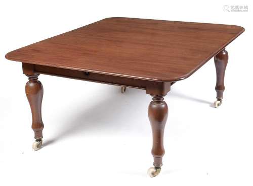 Victorian mahogany extending dining table.