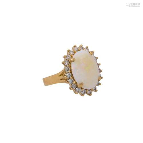 Ring mit Opal entouriert von Brillanten zus. ca. 0,6 ct,