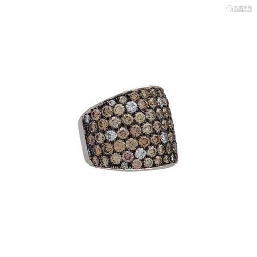 Ring mit Brillantbesatz zus. ca. 4 ct,