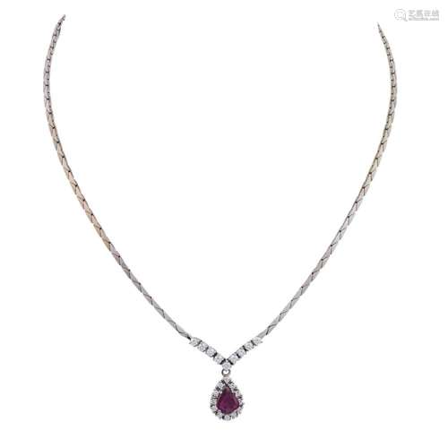 Collier mit Rubintropfen und Brillanten