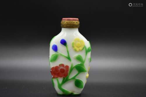 Large Pekking Glass Overlay Floral Snuff Bottle
