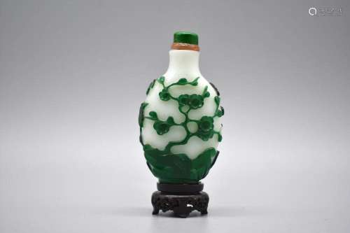 Green overlay Glass Floral Snuff Bottle
