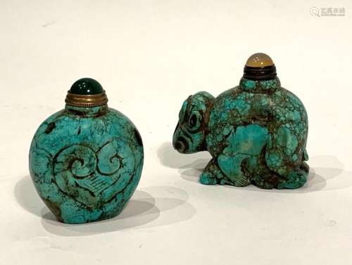 CHINE - XXe siècleDeux flacons tabatière en turquoise sculpt...